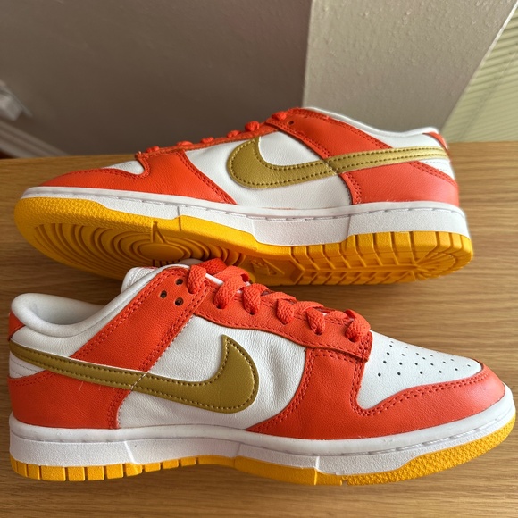Nike Dunk Low University Gold NEW - Picture 1 of 7
